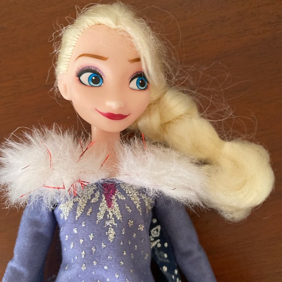 Disney Store Olaf's Frozen Adventure Elsa Doll - Picture 5 of 6
